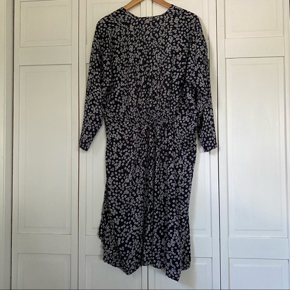 Loft Open-Front Kimono Navy with White Flowers. Size: M/L - Picture 3 of 6